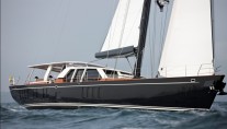 Sailing yacht AKALAM Cruising